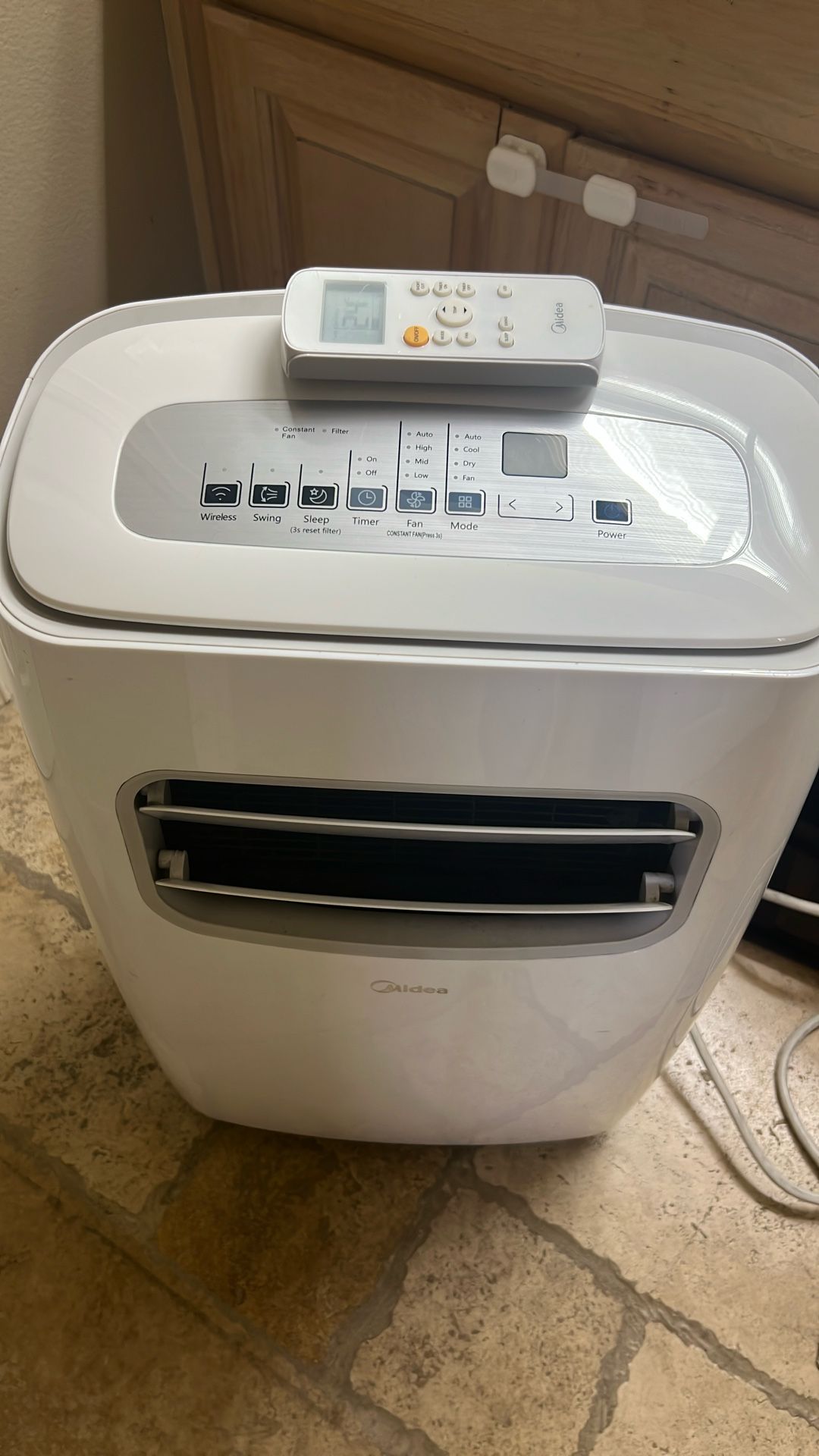 Airconditioner (3 in 1: Fan, Dehumidifier, A/C)
