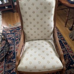 Nice Ladies Nursing Rocker