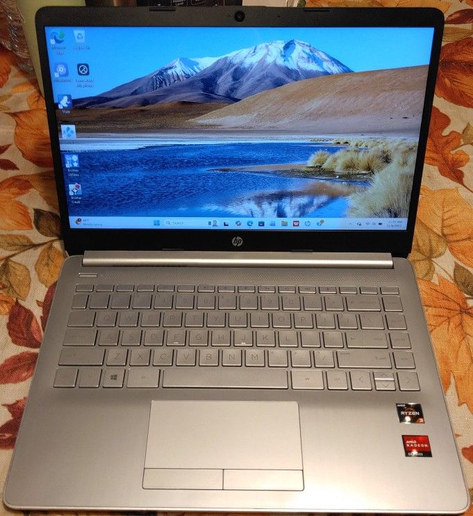 HP LAPTOP MODEL 14-DK1032WM AMD RYZEN 3 3250U WITH RADEON GRAPHICS LIKE NEW!