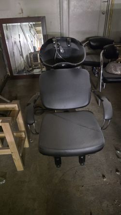Hair washer, chair.