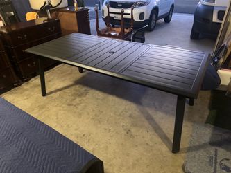 Outdoor Patio Swivel Chairs Set of 4 and outside black aluminum table brand new $400