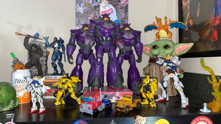 Transformers Gundam Evangelion Pacific Rim King Kong assorted figures Lot