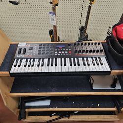 Akai Professional MPK249 (Read Description)