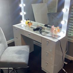 New White Hollywood Vanity