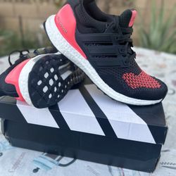 ADIDAS ULTRABOOST 
