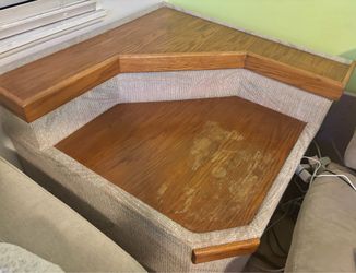 Corner multi level table