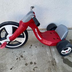 Radio Flyer Big Flyer Sport, for Kids 3-7, Chopper-Style Tricycle with 16-Inch Front Wheel, Adjustab