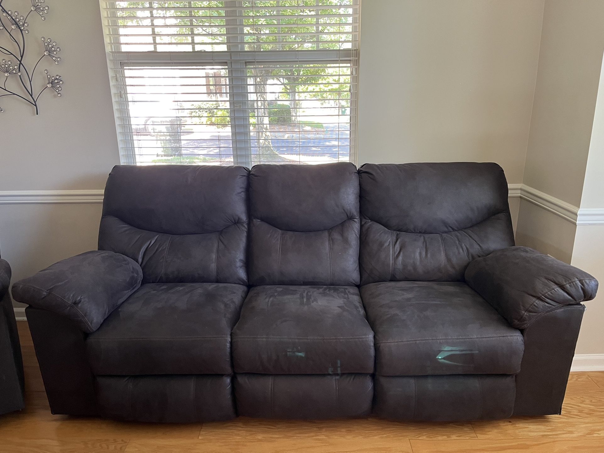 Sofa W/ 2 end Recliners