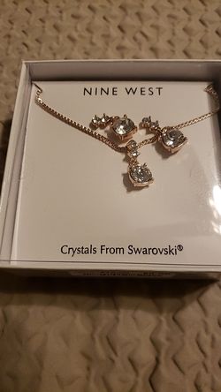 Nine west earrings set