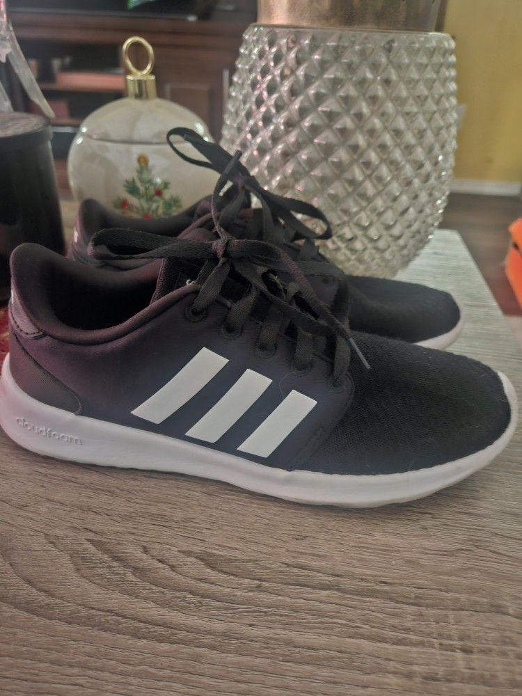 Addidas Women's 7.5 Shoes