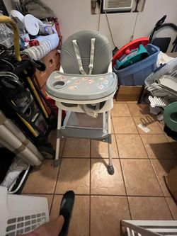 Lightweight highchair adjustable back