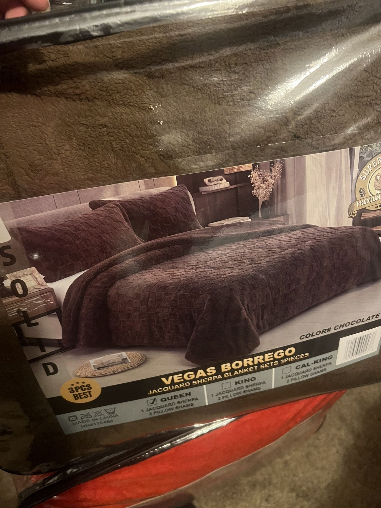 3 piece Queen Comforter