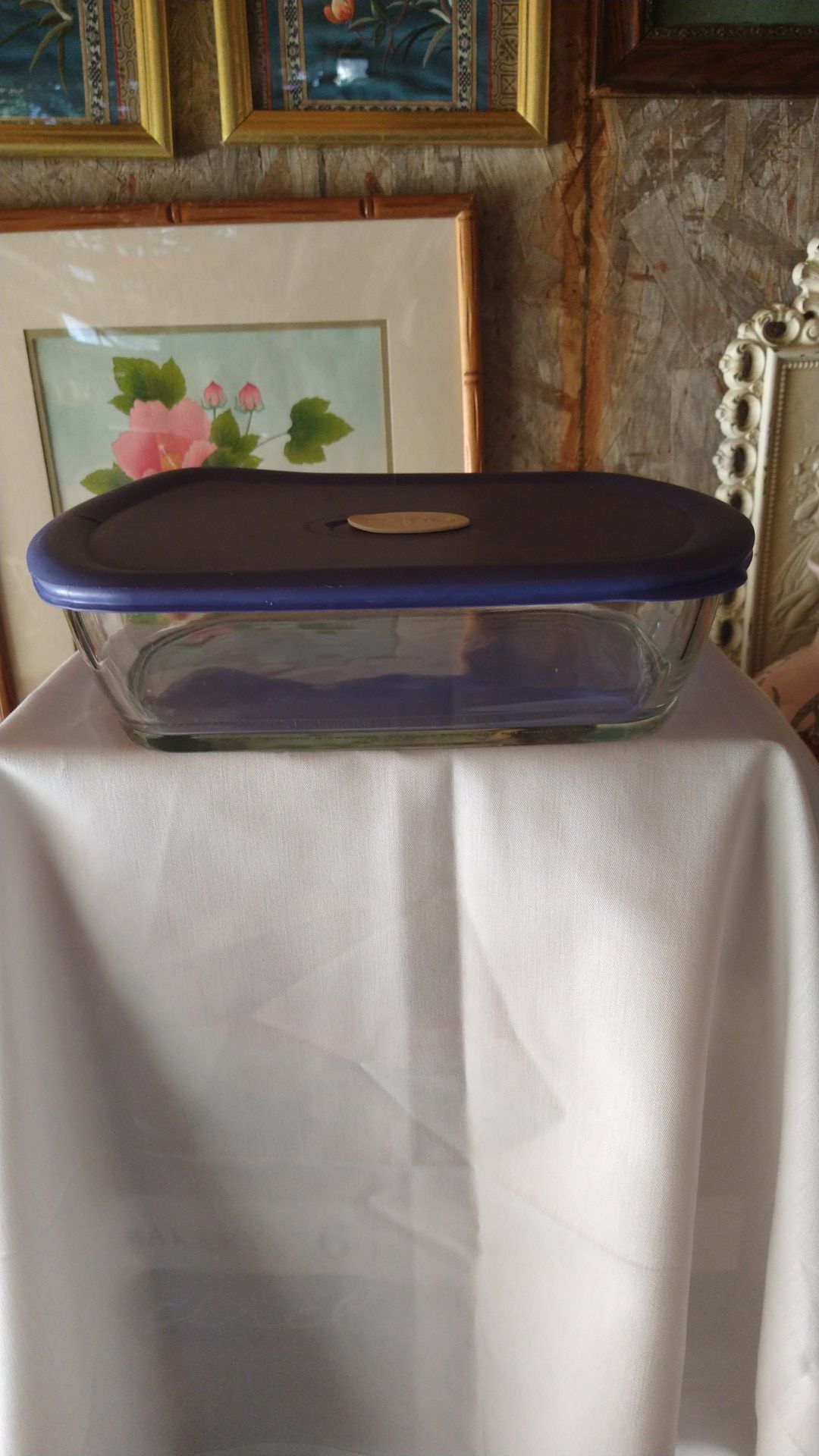 Pyrex baking dish with lid