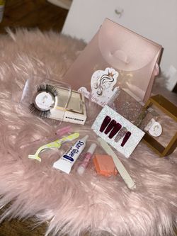 Nail and lash bundle