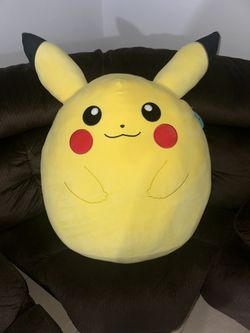 Giant Pokémon Pikachu 
