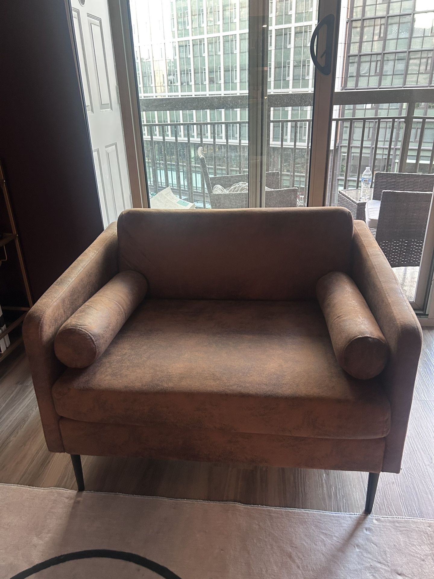 1.5-Seat Round Barrel Chair with Pillows