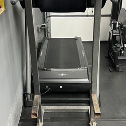 Vertical Knee Raise / Dip