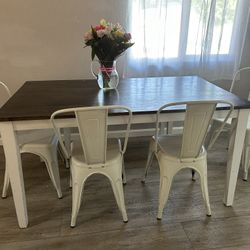 4 Metal Chairs And Table 