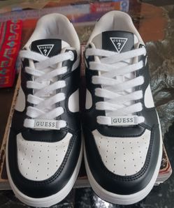 Guess Rubbin sneakers size 8 M, 9.5 W. Tenis Guess talla 8 hombre, 9.5 mujer.