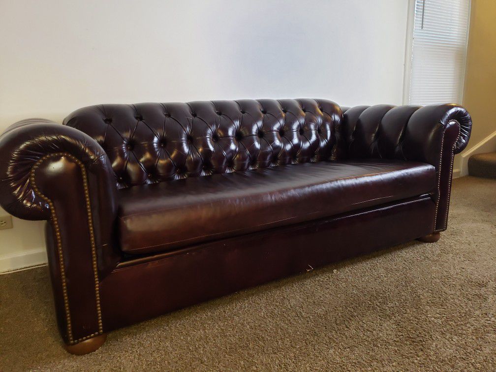 Vintage Pull Out Leather Couch /bed
