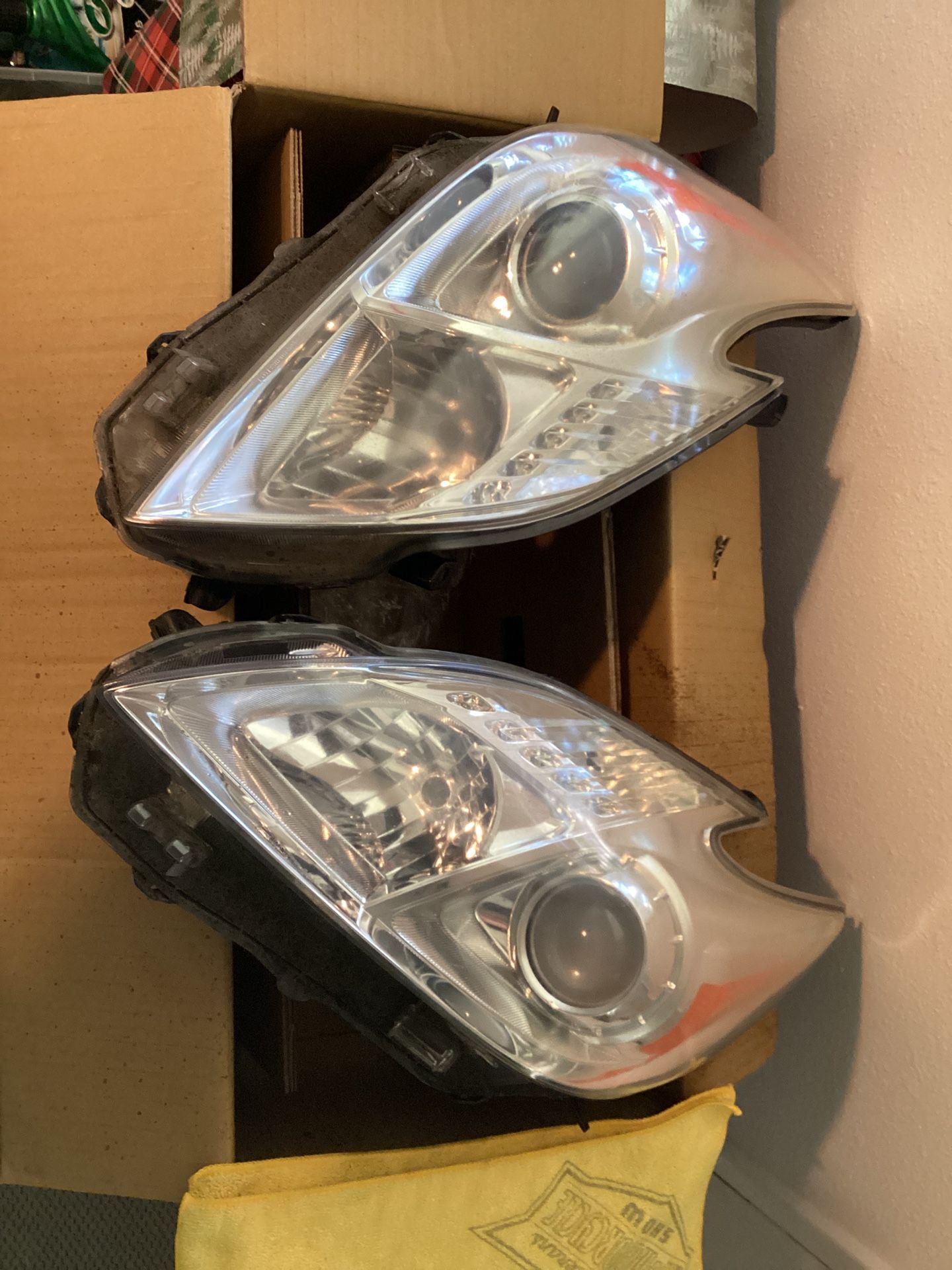 2012-2015 TOYOTA PRIUS HEADLIGHTS