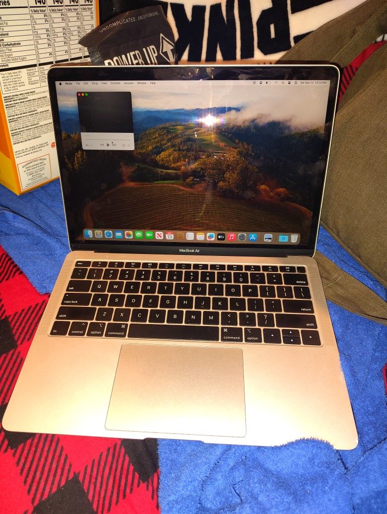 MAC BOOK AIR 'APPLE'