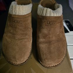 Women’s Size 8 UGGS 