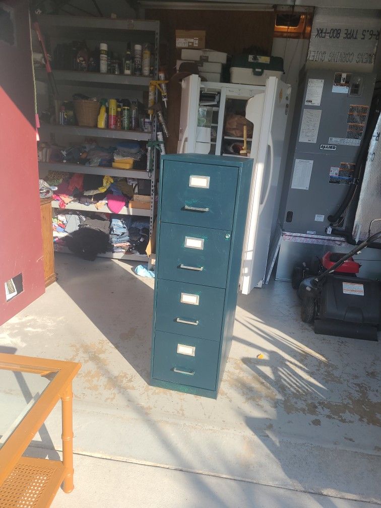 Nice..clean 4 Drawer File Cabinet With  Lock W Key