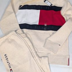 New Lady's Medium Tommy Jogger Set