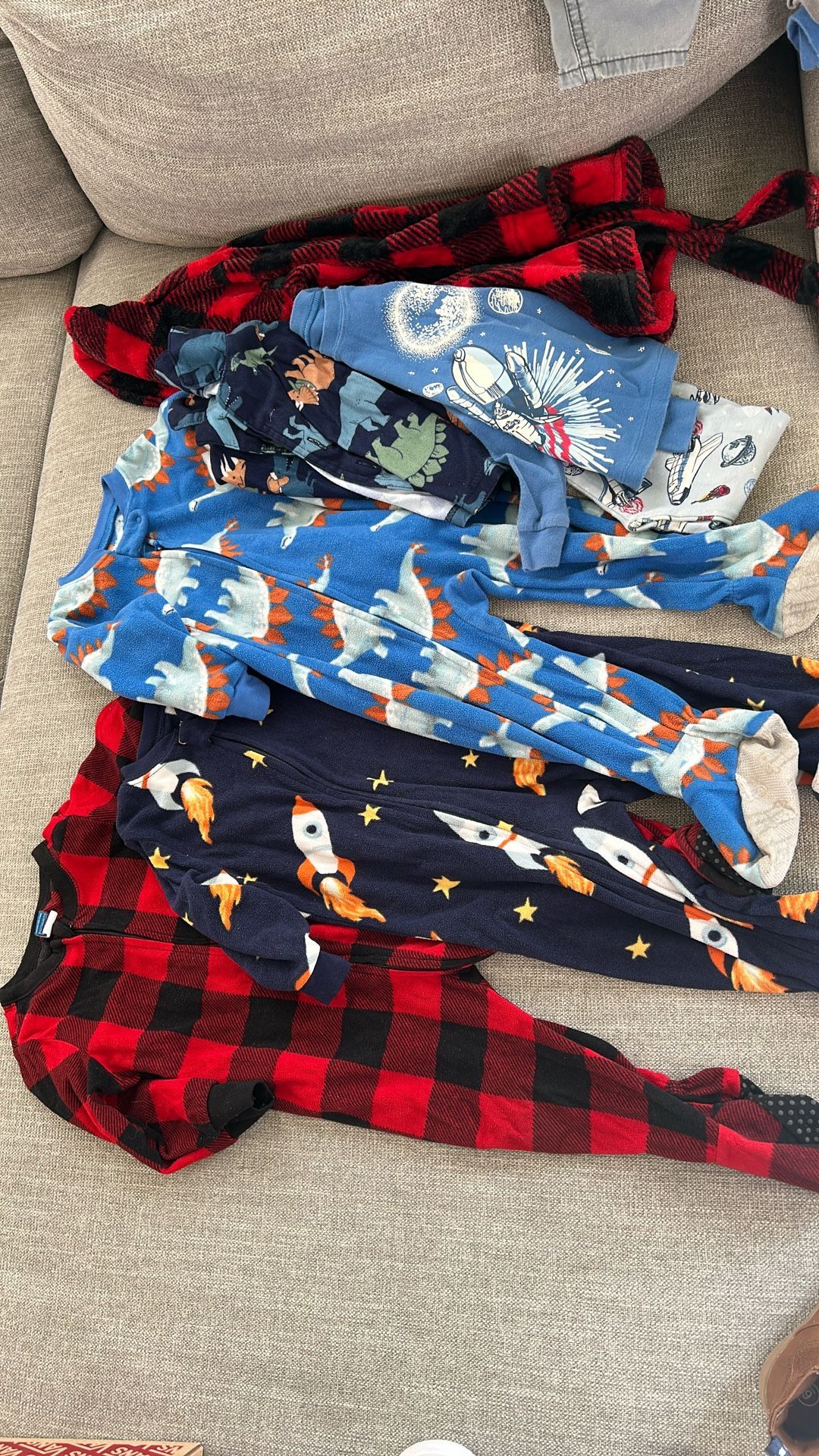 Bundle 12-18 M Pjs & Robe