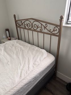 Queen/full size metal bed