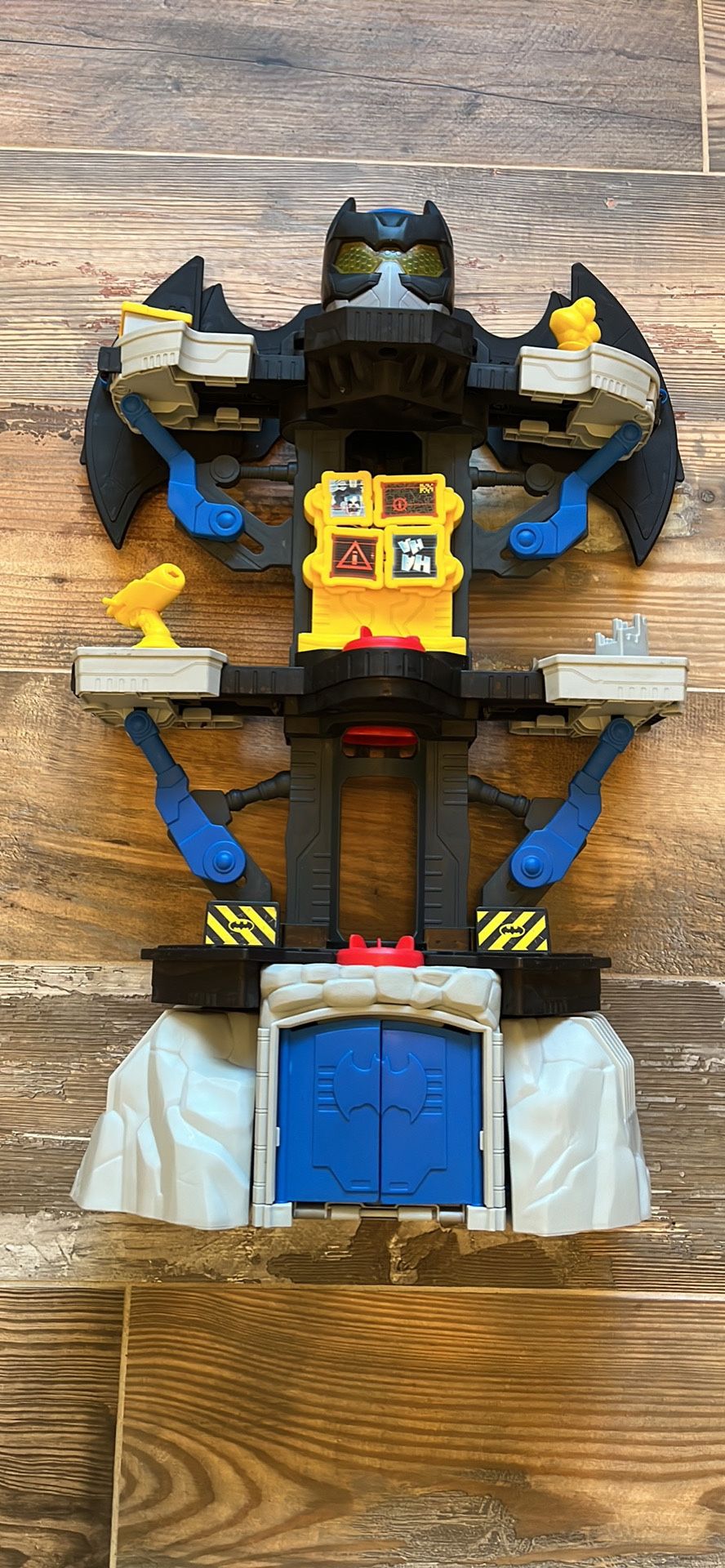 Imaginext DC Super Friends Batman Playset Transforming Batcave