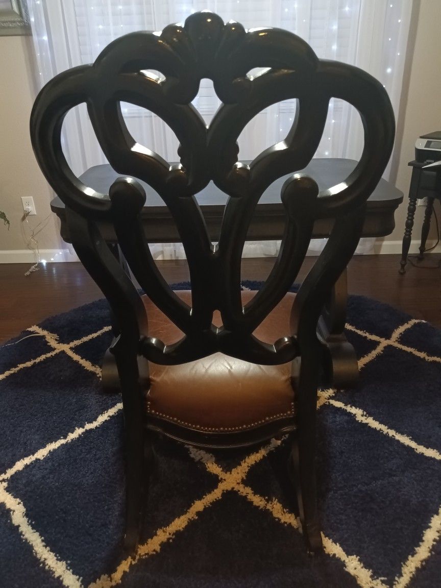 ***Beautiful Desk Chair With Wheels***