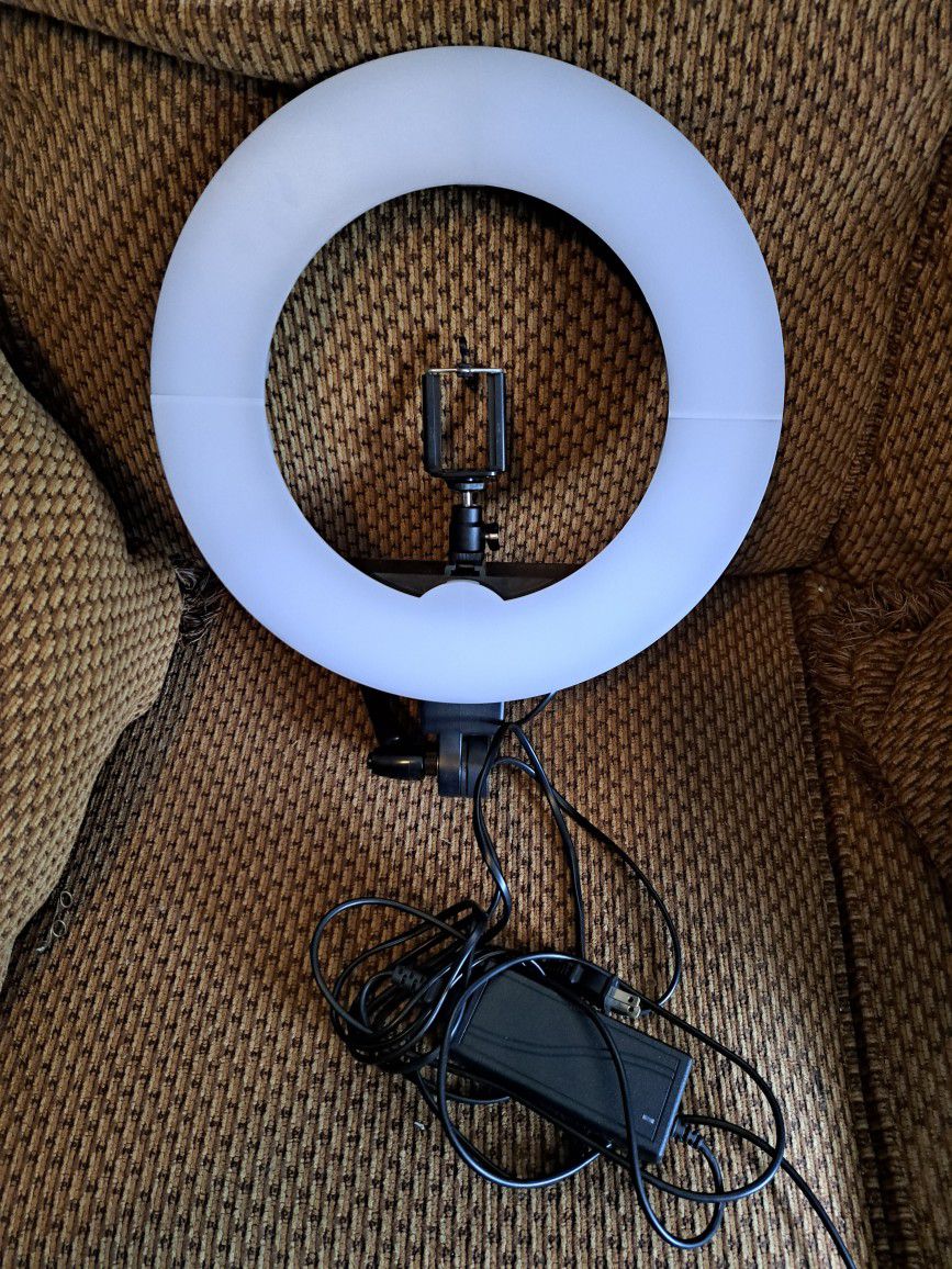 Zomei 13½" × 13½" ring light with carrying case in excellent condition this is great for photography photo shoots or live videos