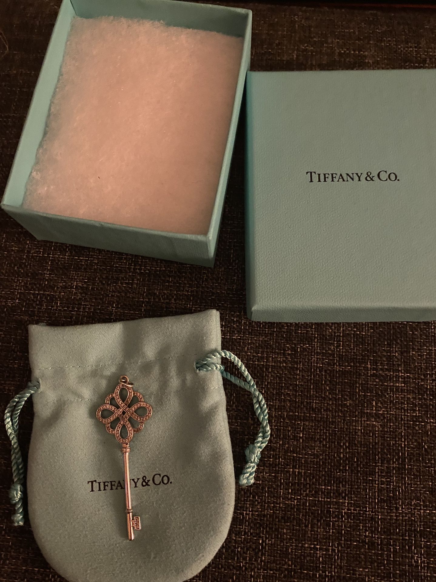 Tiffany & co knot key pendant pre-own