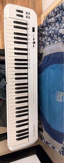 Samson Carbon 61 keyboard