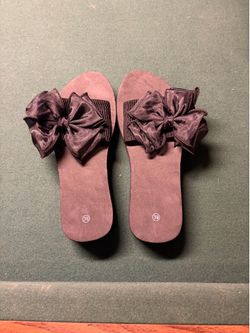 Woman sandals size 7 brand new