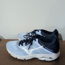 Mizuno - Wave Inspire Women's Running Shoe Size 8