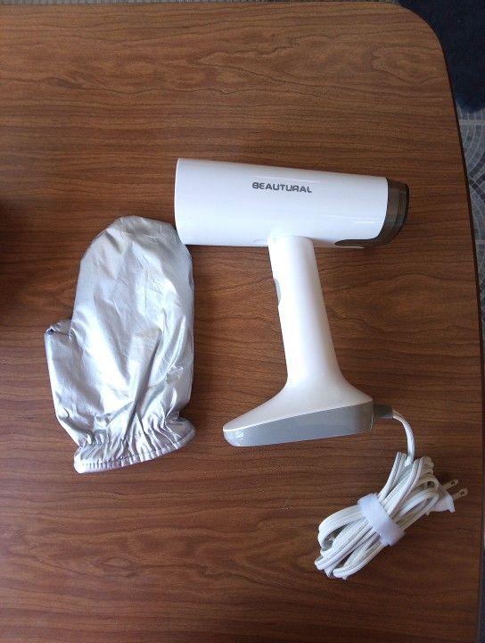 Beauteral Garment Steamer. 
