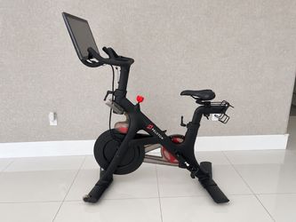 Peloton Bike | Original Indoor Cycling Bike with 21.5" Touchscreen | Great Condition