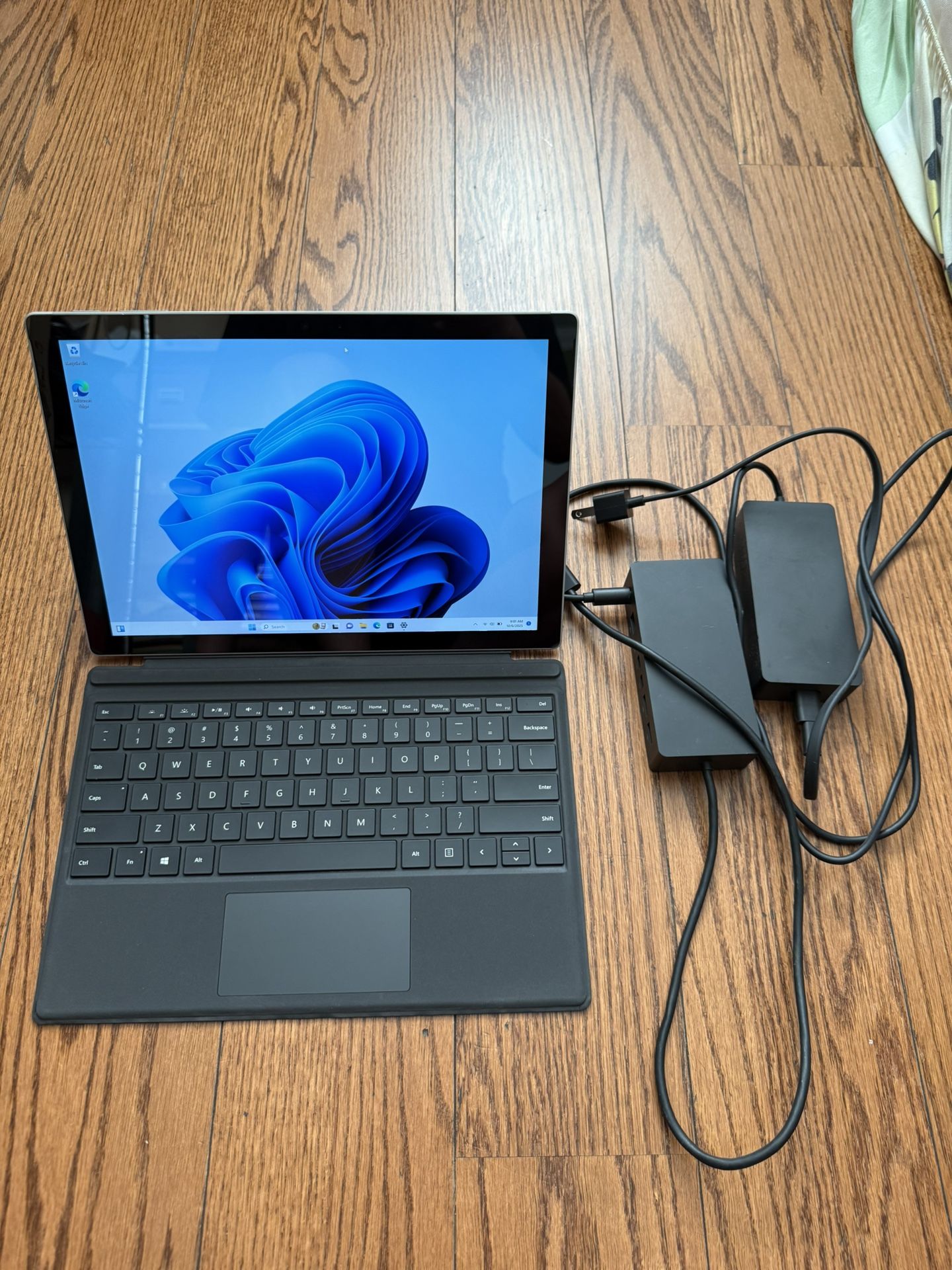 Microsoft Surface Pro 6/16GB RAM/256GB SSD/Fully Functional/Docking Station Charger