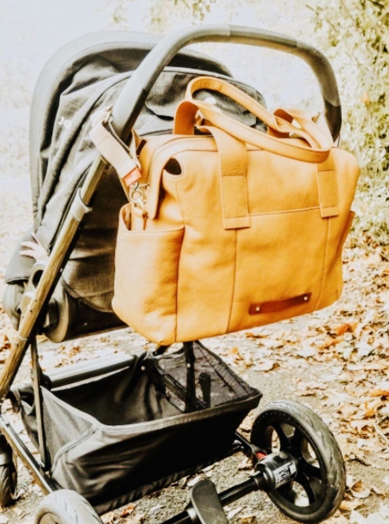 Storksak Diaper Bag, High MSRP, Genuine Leather, Tan w/accessories