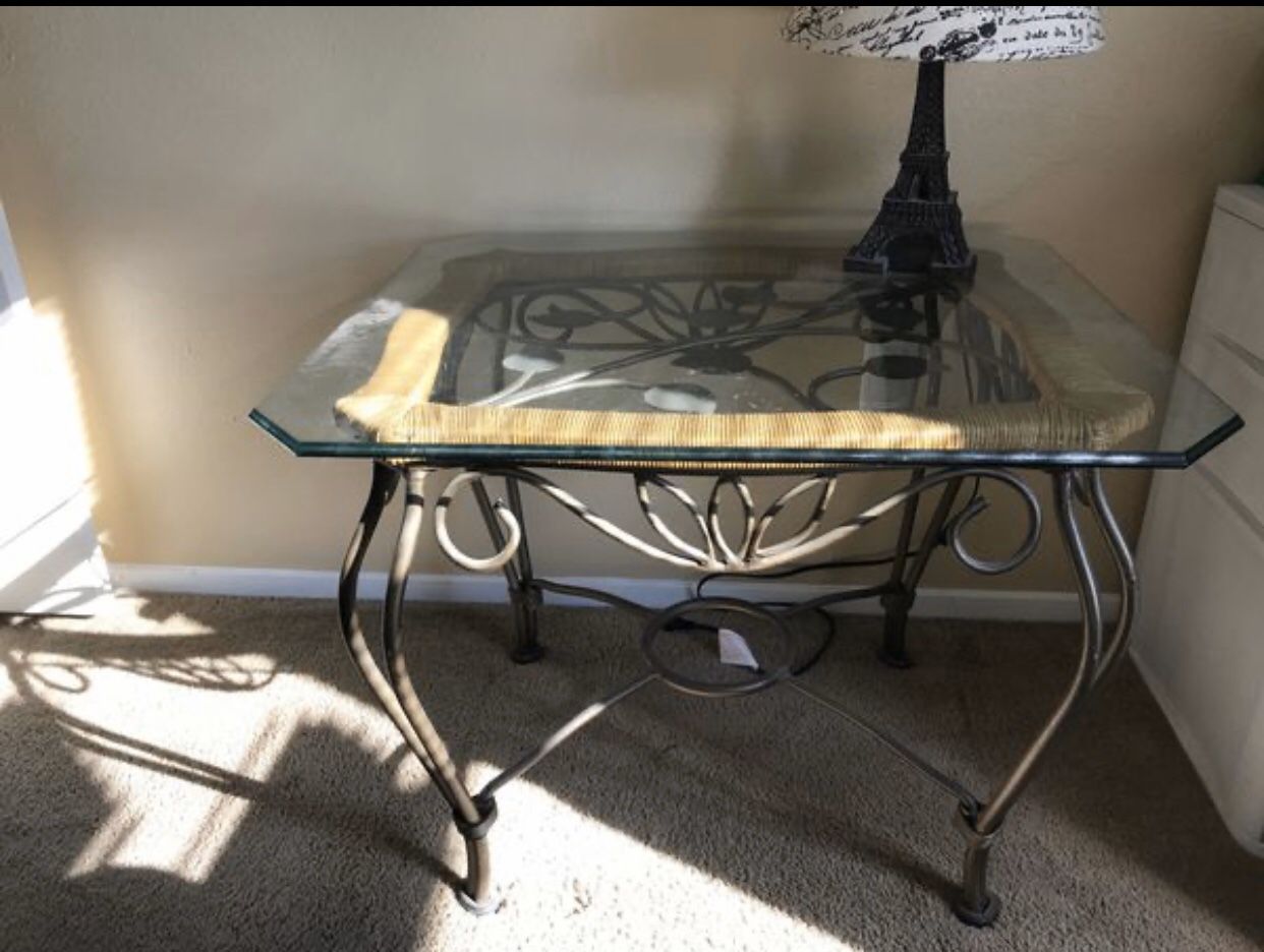 Free glass end table