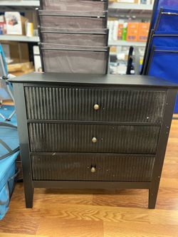 Black 3-Drawer Dresser with Ribbed Front
