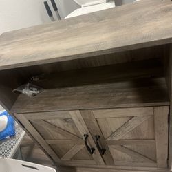 Rustic Bathroom Wall Cabinet – Like New