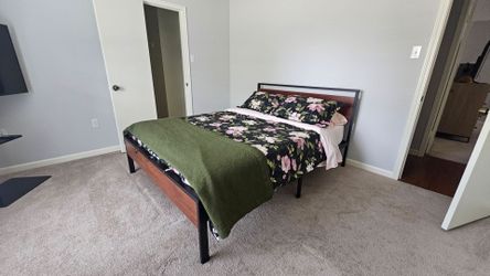 Queen bedframe and mattress