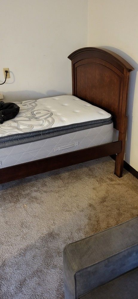Sealy Posturpedic