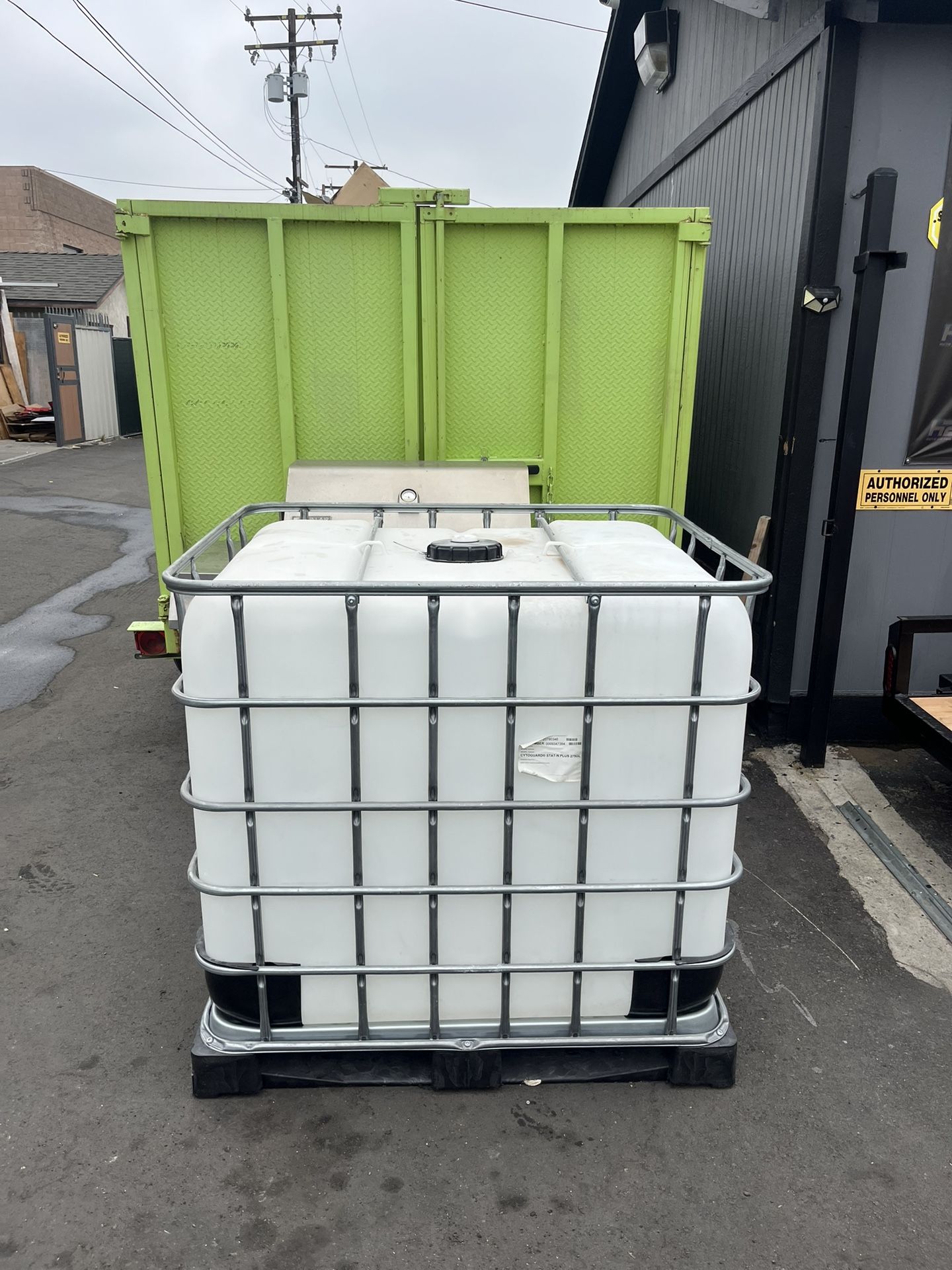 275 gallon plastic water tank $85 each series buyers