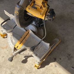 Dewalt table saw broken handle, but works real good
