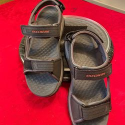 MENS SIZE 8 - SKETCHERS  BRAND NEW NEVER WORN !!